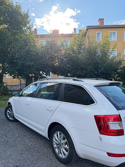 Skoda Octavia 2 of 8
