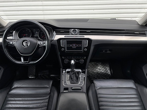 Volkswagen Passat 8 of 17