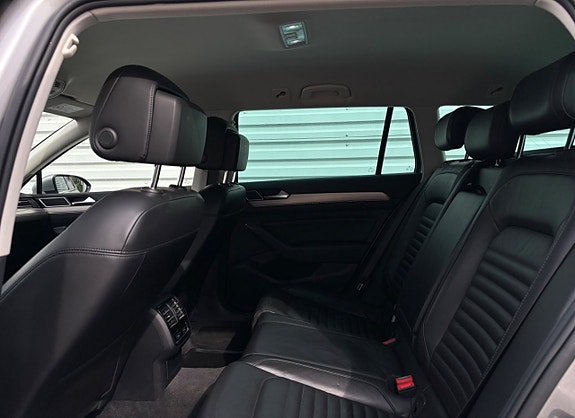 Volkswagen Passat 11 of 17