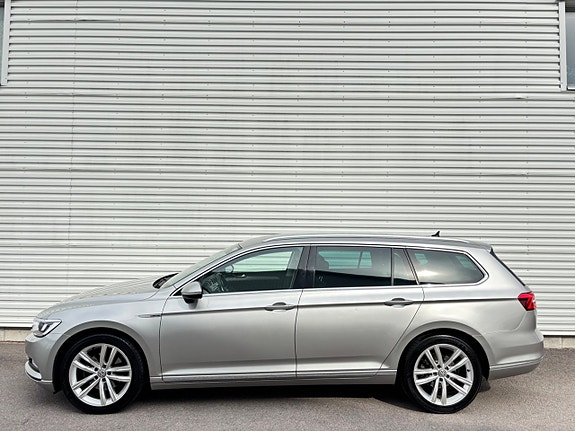Volkswagen Passat 2 of 17