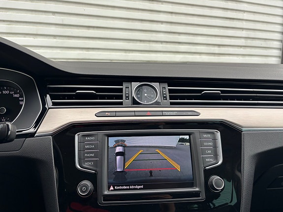 Volkswagen Passat 15 of 17