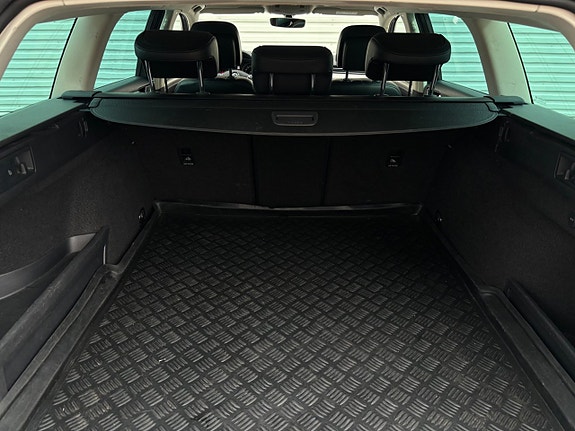 Volkswagen Passat 12 of 17