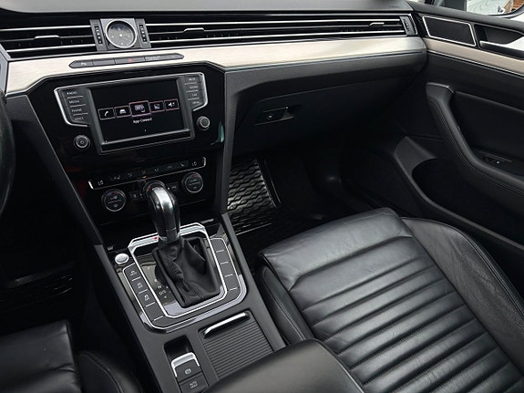 Volkswagen Passat 14 of 17
