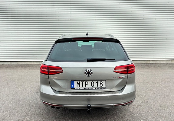 Volkswagen Passat 3 of 17
