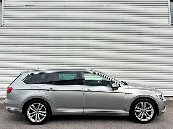 Volkswagen Passat 4 of 17