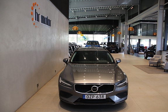 Volvo V60 2 of 15