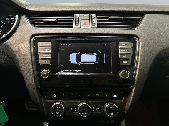 Skoda Octavia Scout 15 of 21