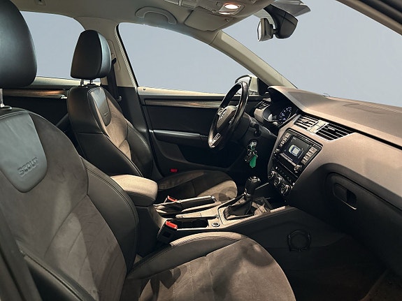 Skoda Octavia Scout 10 of 21