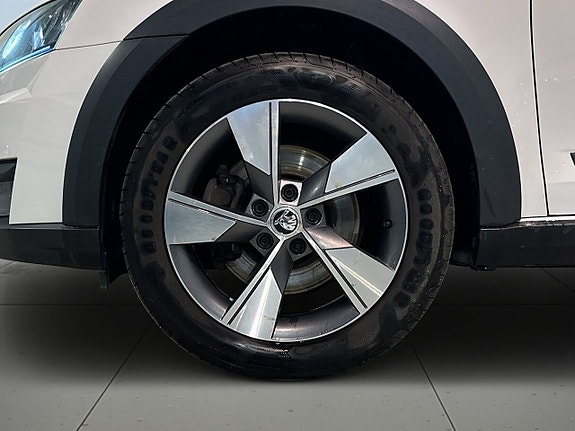 Skoda Octavia Scout 14 of 21