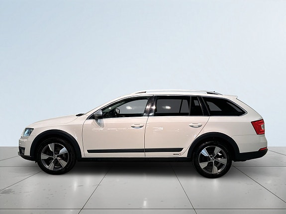 Skoda Octavia Scout 4 of 21