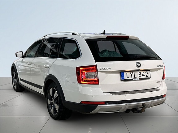 Skoda Octavia Scout 5 of 21