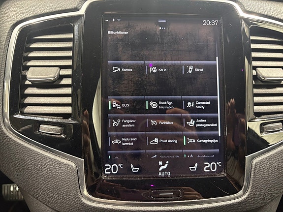 Volvo XC90 14 of 19