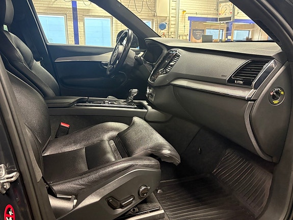 Volvo XC90 8 of 19