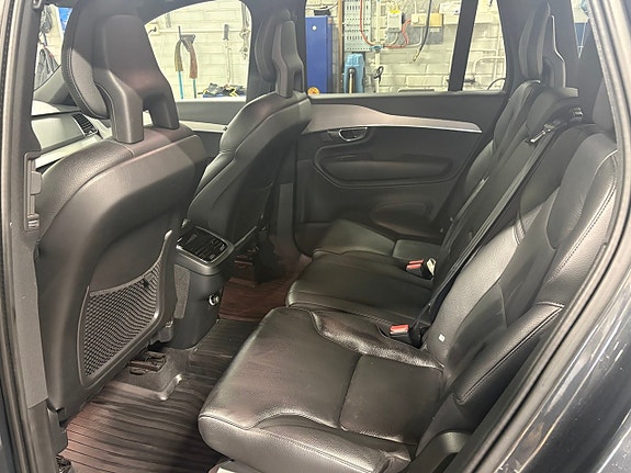 Volvo XC90 10 of 19