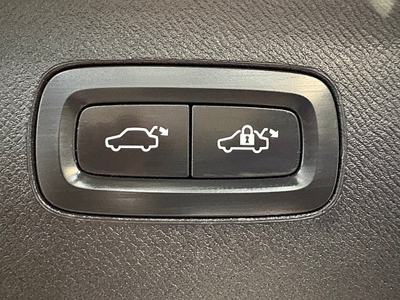 Volvo XC90 16 of 19