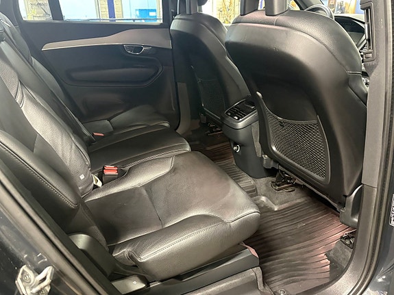 Volvo XC90 11 of 19