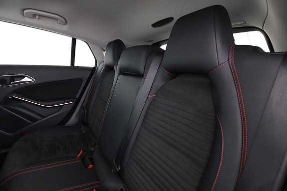 Mercedes-Benz CLA200 15 of 30