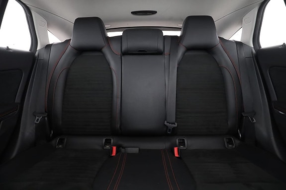 Mercedes-Benz CLA200 16 of 30