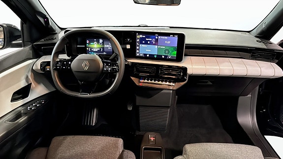Renault 5 E-Tech 4 of 9