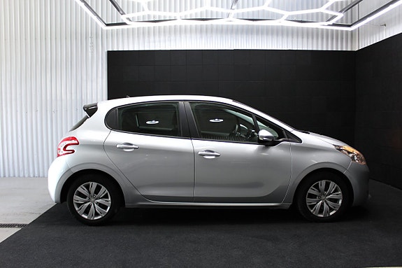 Peugeot 208 7 of 13