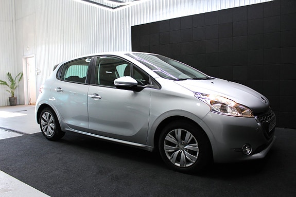 Peugeot 208 8 of 13