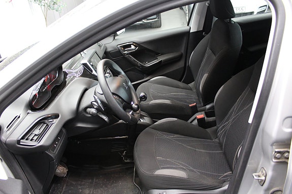 Peugeot 208 9 of 13