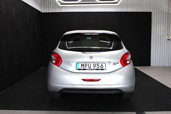 Peugeot 208 5 of 13