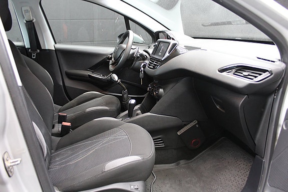 Peugeot 208 12 of 13