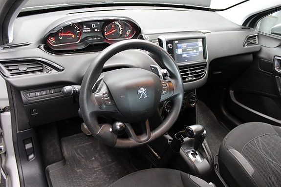 Peugeot 208 10 of 13