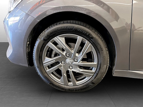 Peugeot 208 14 of 15