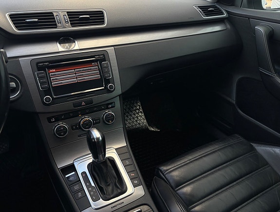 Volkswagen Passat 11 of 12