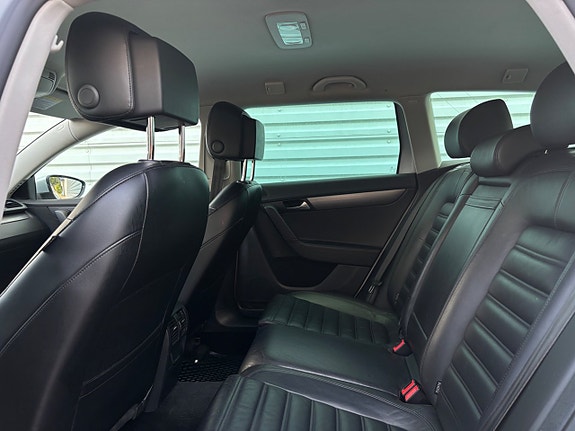 Volkswagen Passat 8 of 12