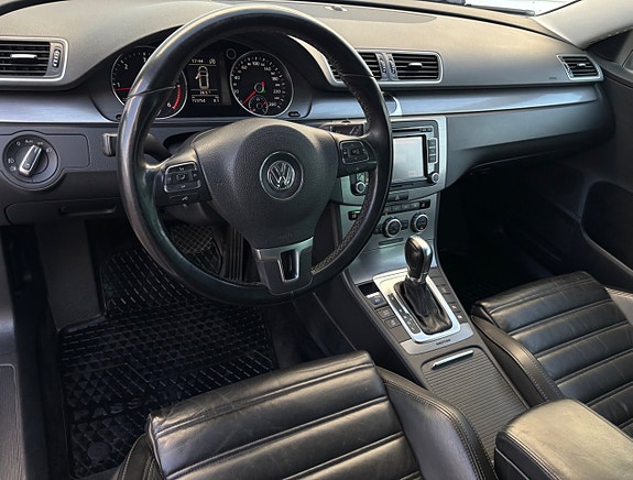 Volkswagen Passat 4 of 12