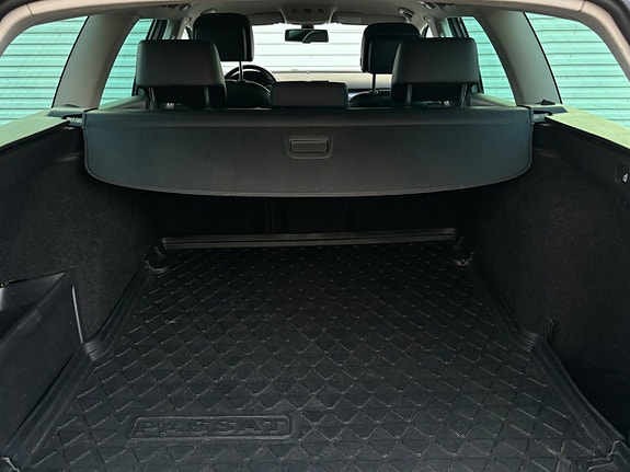 Volkswagen Passat 9 of 12