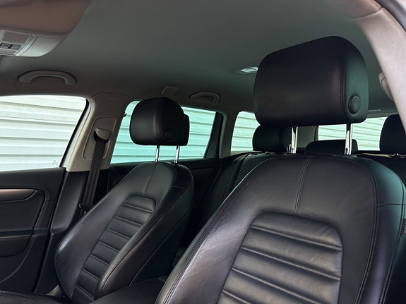 Volkswagen Passat 3 of 12