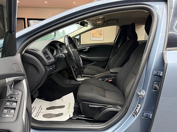 Volvo V40 Cross Country 3 of 19