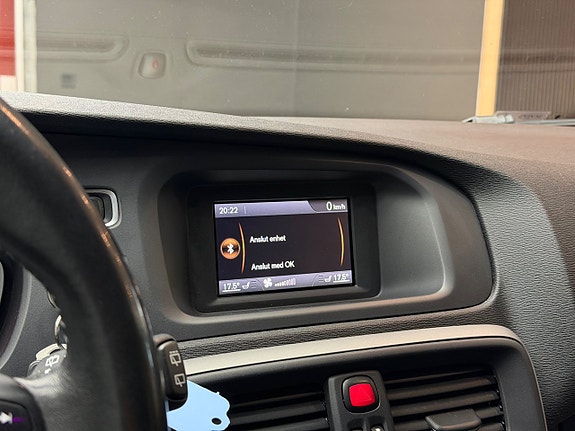 Volvo V40 Cross Country 13 of 19