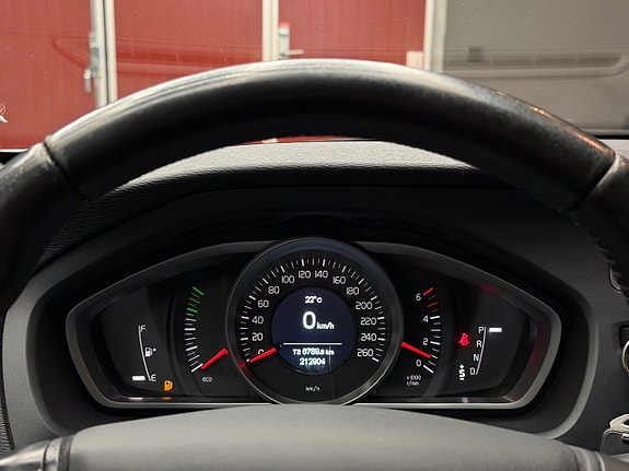 Volvo V40 Cross Country 9 of 19