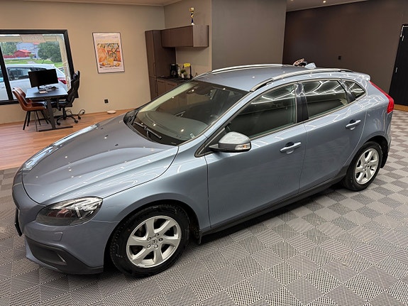 Volvo V40 Cross Country 17 of 19