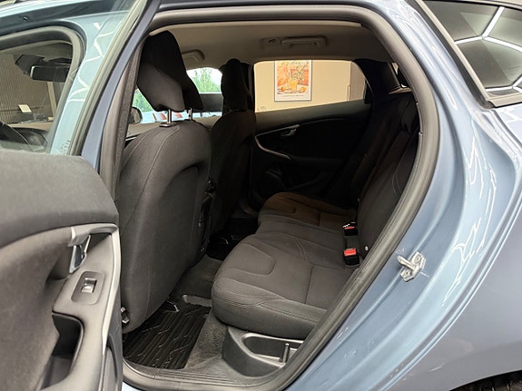 Volvo V40 Cross Country 4 of 19