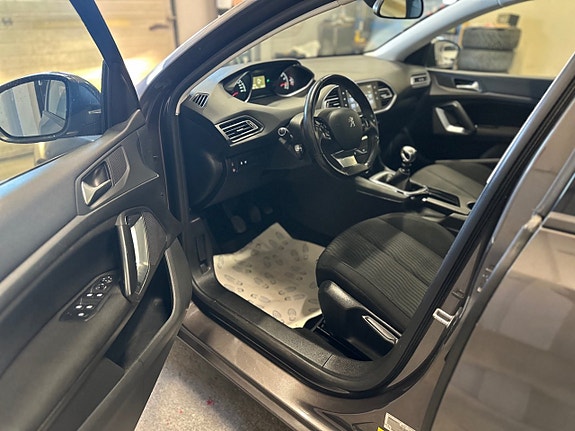 Peugeot 308 7 of 15