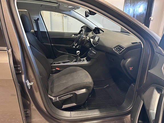 Peugeot 308 13 of 15
