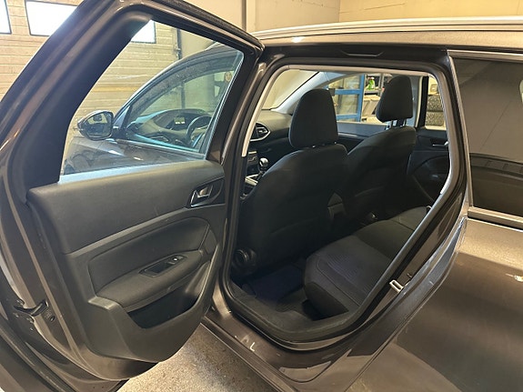 Peugeot 308 10 of 15