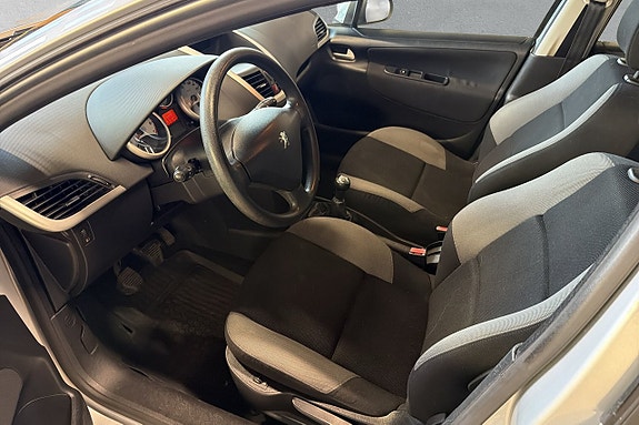 Peugeot 207 9 of 16