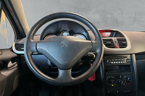 Peugeot 207 12 of 16