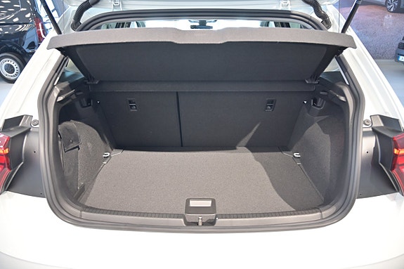 Volkswagen Polo 24 of 24