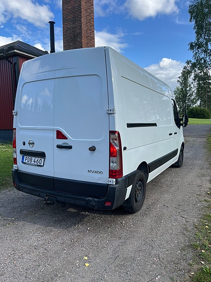 Nissan NV400 3 of 10