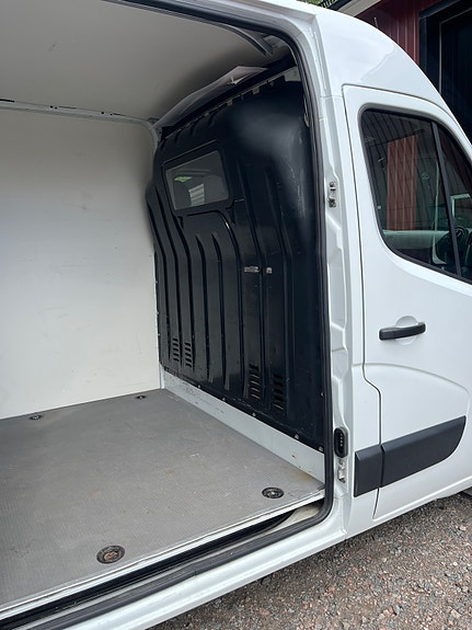 Nissan NV400 10 of 10