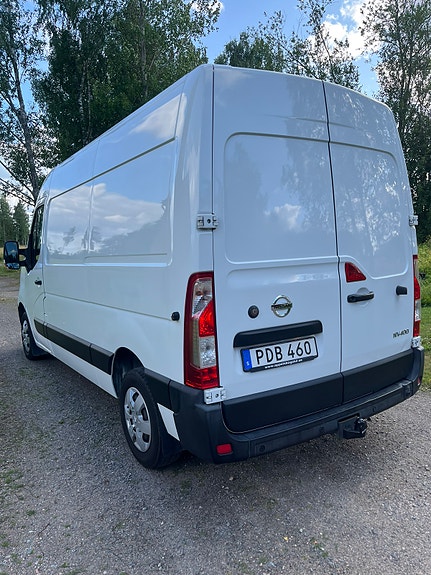 Nissan NV400 4 of 10