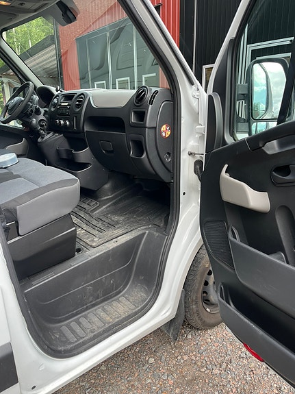 Nissan NV400 6 of 10